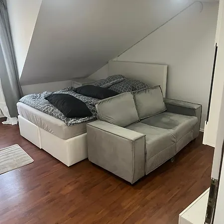 Vis-a-vis Komfort Dg-wohnung شقة