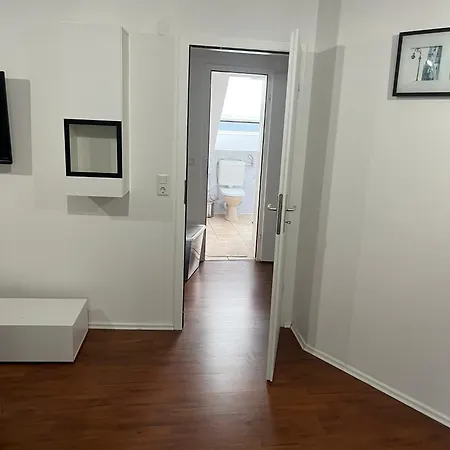 Vis-a-vis Komfort Dg-wohnung شقة *
